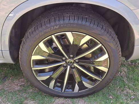 New 2026 Volvo XC90 T8 Plus w/ Protection Package Premier AWD/4WD image 5
