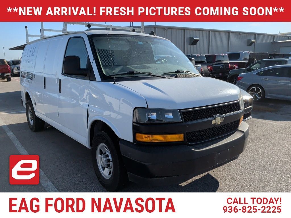 Used 2022 Chevrolet Express 2500 RWD image 1