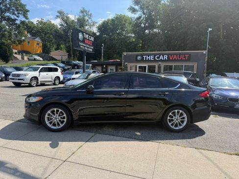 Used 2019 Ford Fusion SE FWD image 3