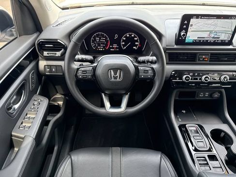 Used 2025 Honda Pilot Touring image 18
