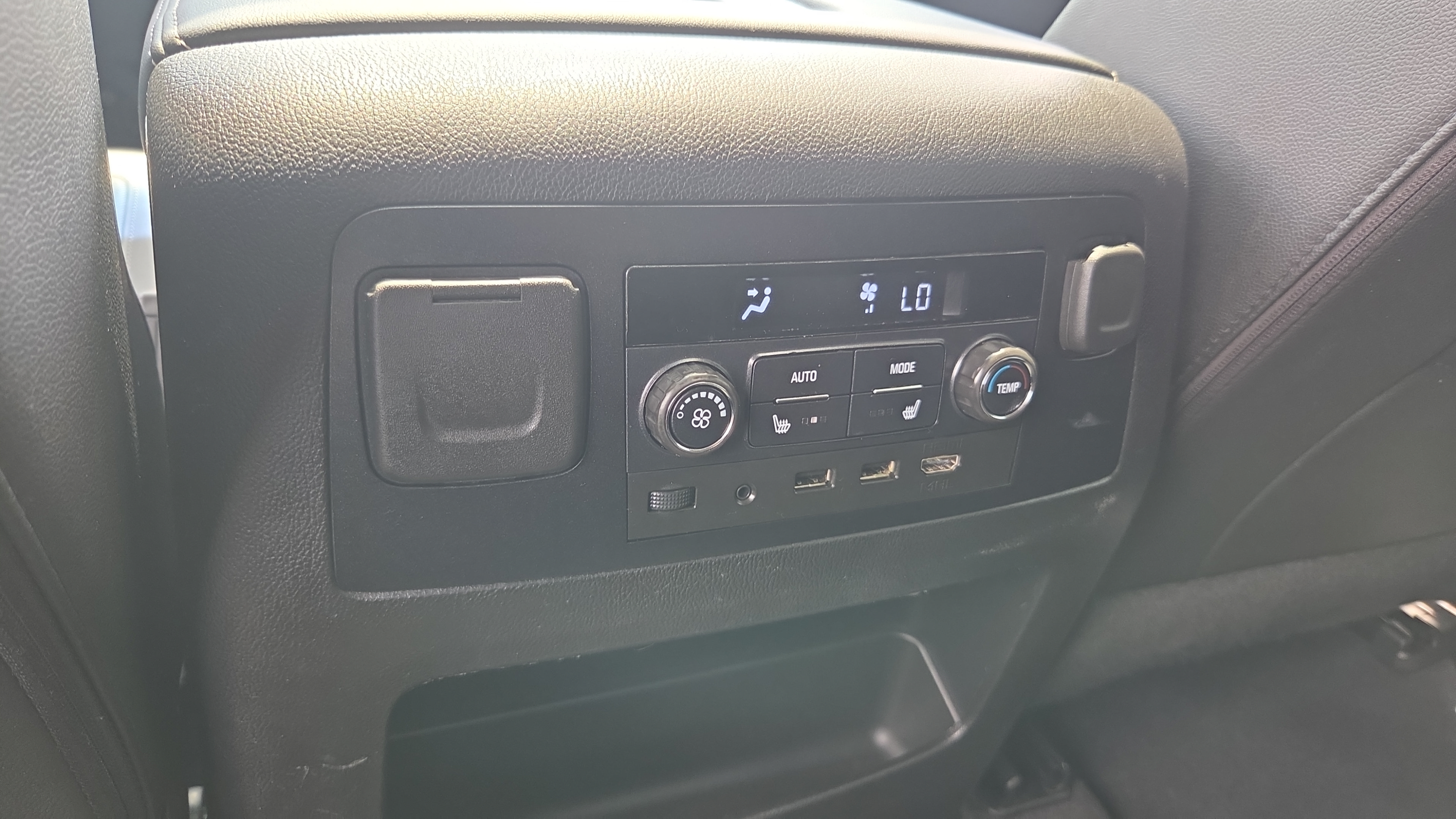 Used 2019 Chevrolet Tahoe Premier AWD/4WD image 18