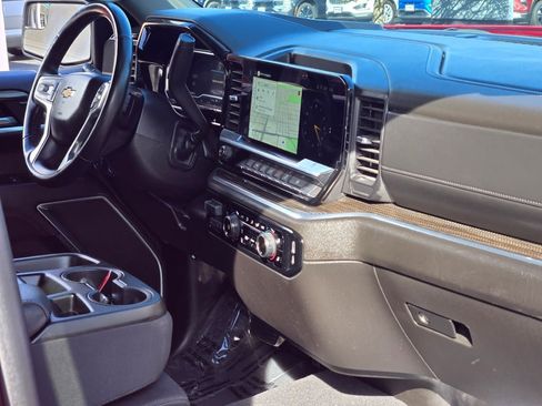 Certified 2025 Chevrolet Silverado 1500 LT image 9