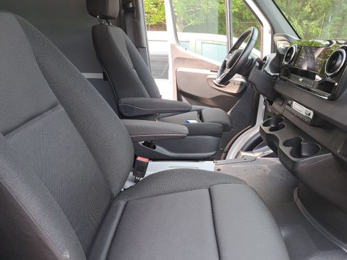 Used 2024 Mercedes-Benz eSprinter 170 Cargo image 11