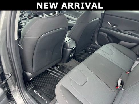 Certified 2025 Hyundai Elantra SE image 14