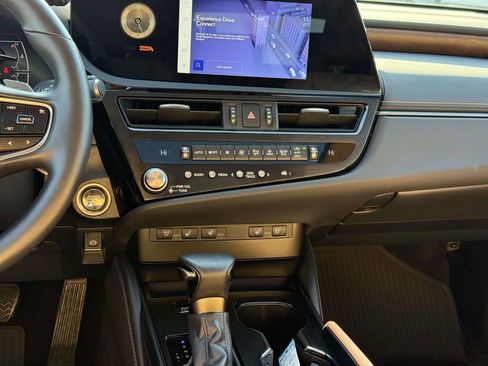 Used 2025 Lexus ES 300h w/ Premium Package image 19