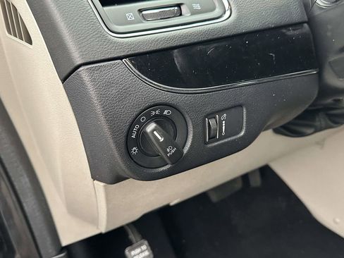 Used 2019 Dodge Grand Caravan SXT FWD image 21
