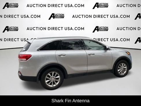 Used 2017 Kia Sorento LX w/ LX Convenience Package image 5