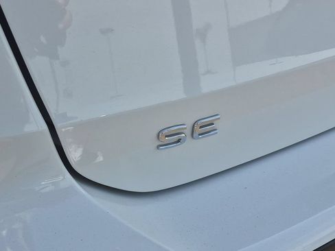 Used 2022 Volkswagen Taos SE FWD image 32