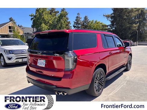 Used 2025 Chevrolet Suburban RST w/ RST Capability Package AWD/4WD image 6