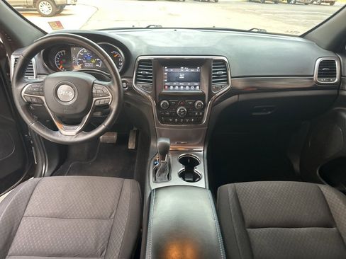 Used 2019 Jeep Grand Cherokee Laredo image 9