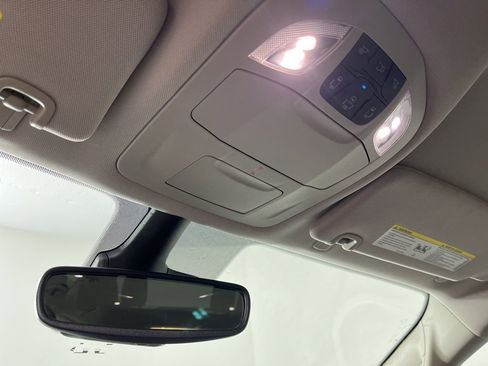 Used 2024 Chrysler Pacifica Touring-L image 26