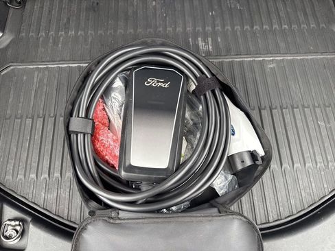 Used 2022 Ford F150 Lightning Lariat image 68