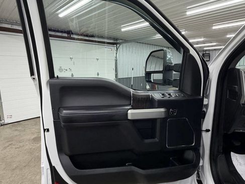 Used 2020 Ford F350 Lariat w/ Chrome Package image 17