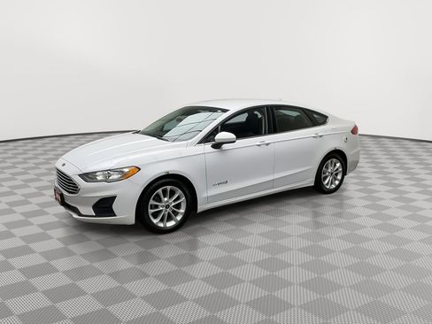 Used 2019 Ford Fusion SE FWD image 32