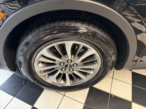 Used 2020 Lincoln Nautilus Reserve image 7