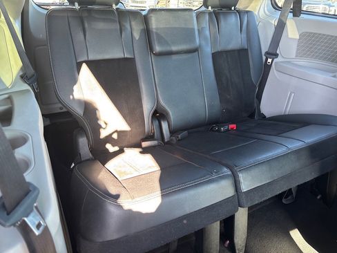 Used 2017 Dodge Grand Caravan SXT image 15