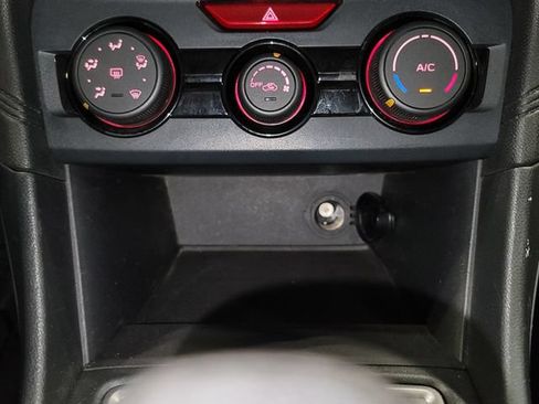 Used 2018 Subaru Crosstrek 2.0i AWD/4WD image 29