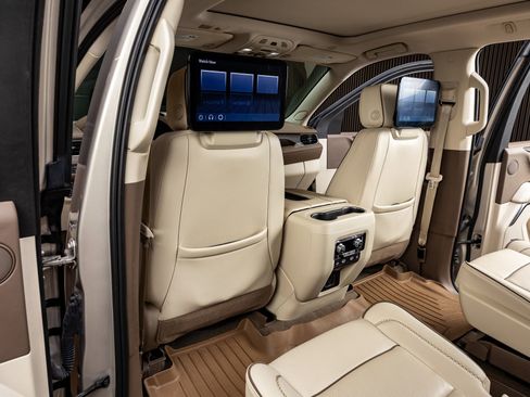 Used 2024 GMC Yukon XL Denali w/ Advanced Technology Package image 36