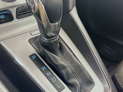 Used 2013 Ford Focus SE w/ SE Winter Pkg FWD image 17