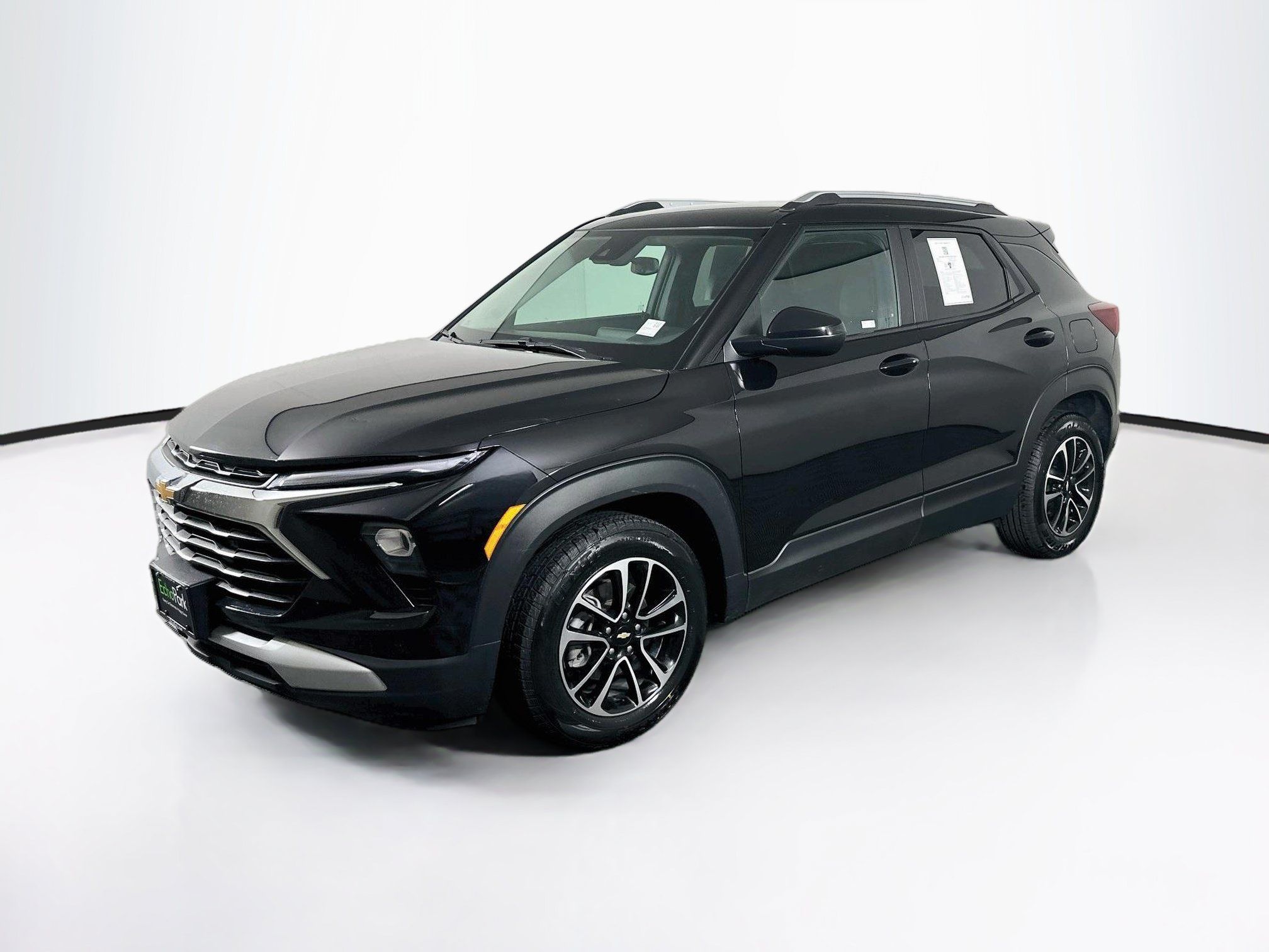 Used 2025 Chevrolet TrailBlazer LT FWD image 3