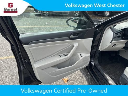 Used 2024 Volkswagen Jetta SE w/ Panoramic Sunroof Package FWD image 11