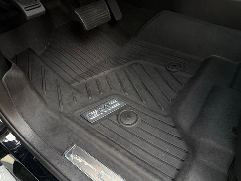 Used 2018 GMC Yukon Denali image 47