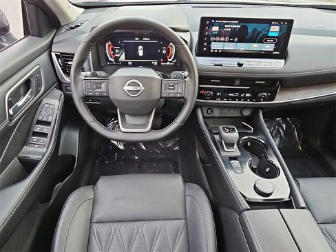 Certified 2025 Nissan Rogue Platinum image 12