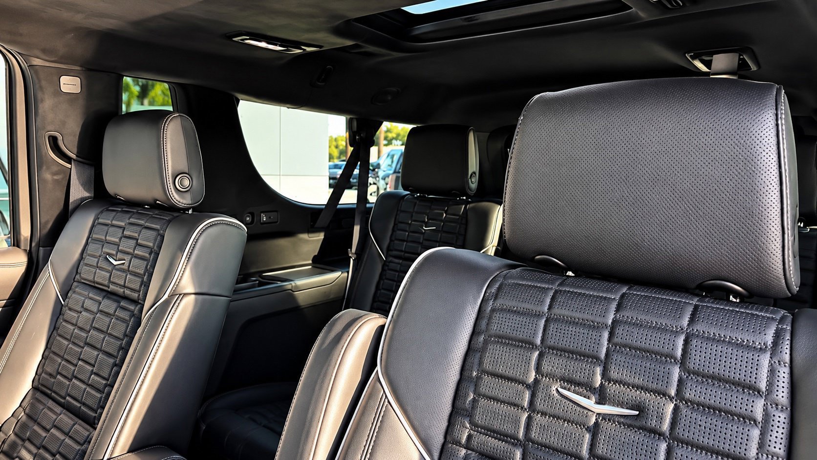 Used 2023 Cadillac Escalade ESV Sport Platinum w/ LPO, ONYX Package RWD image 11