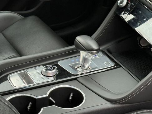 Used 2025 Genesis G70 2.5T image 9