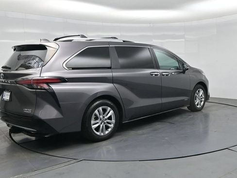 Used 2021 Toyota Sienna Limited FWD image 31
