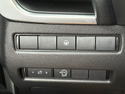 Certified 2023 Nissan Rogue SV FWD image 22