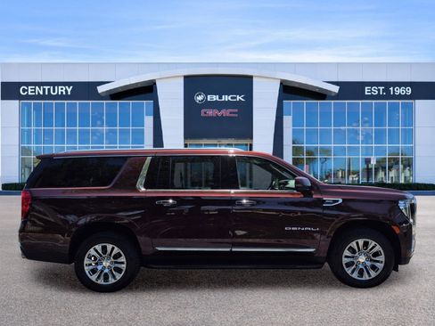 Used 2023 GMC Yukon XL Denali AWD/4WD image 3