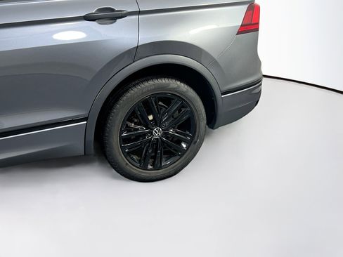 Used 2022 Volkswagen Tiguan SE R-Line image 30