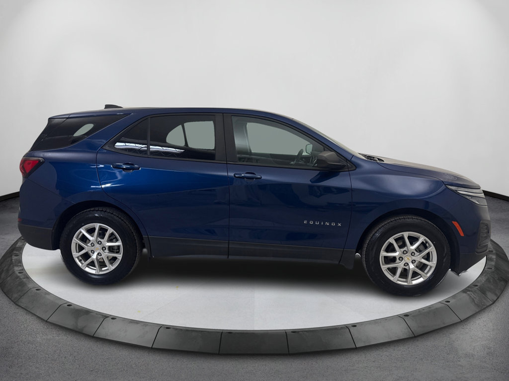 Used 2022 Chevrolet Equinox LS FWD image 4