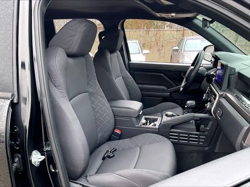 Used 2025 Toyota Tacoma SR5 image 9