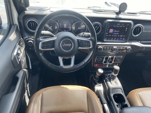 Used 2022 Jeep Wrangler Unlimited Rubicon 4xe w/ Cold Weather Group AWD/4WD image 20