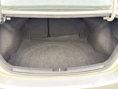 Used 2017 Hyundai Elantra SE image 19