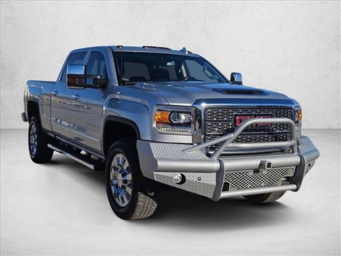 Used 2019 GMC Sierra 2500 Denali w/ Duramax Plus Package image 3