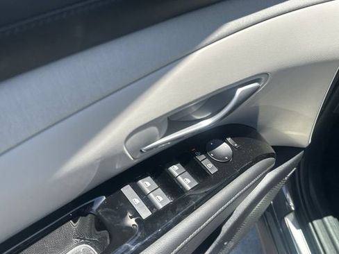 Used 2025 Hyundai Tucson Limited FWD image 18