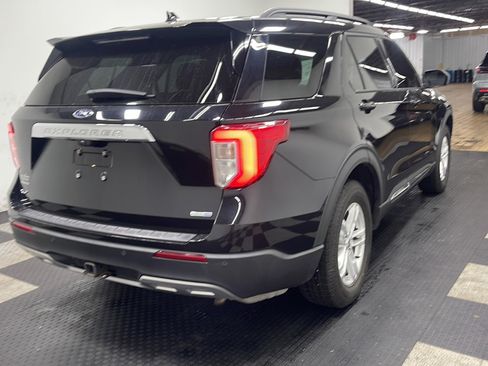 Used 2020 Ford Explorer XLT w/ Equipment Group 202A AWD/4WD image 18