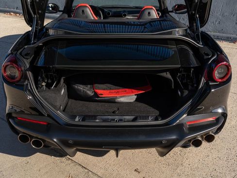 Certified 2022 Ferrari Portofino M image 19