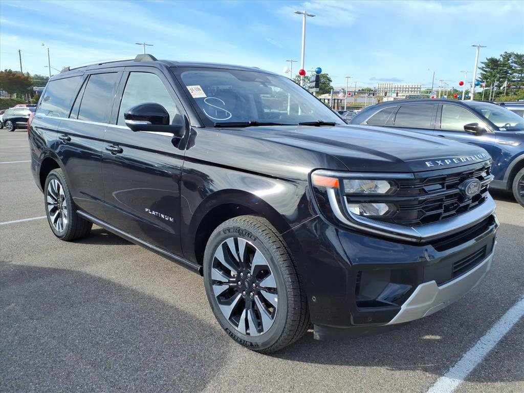 Used 2025 Ford Expedition Platinum w/ Driver's Package AWD/4WD image 3