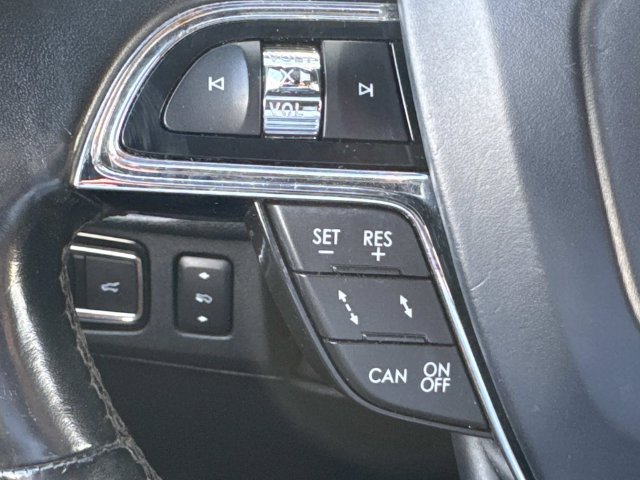Used 2020 Lincoln Navigator L Reserve w/ Luxury Package RWD image 28