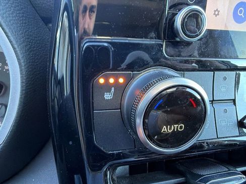 Used 2023 Toyota Highlander XLE image 29