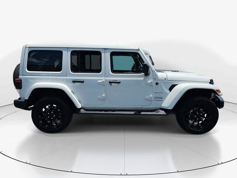 Used 2022 Jeep Wrangler Unlimited Sahara w/ Cold Weather Group AWD/4WD image 2