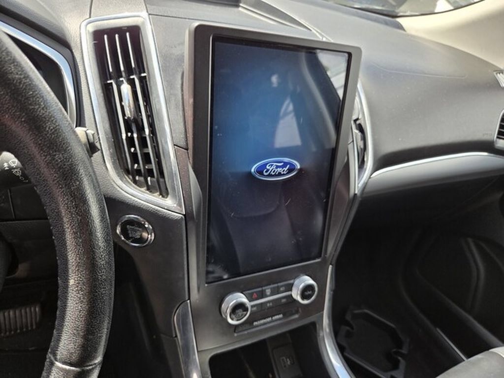 Used 2021 Ford Edge Titanium AWD/4WD image 5