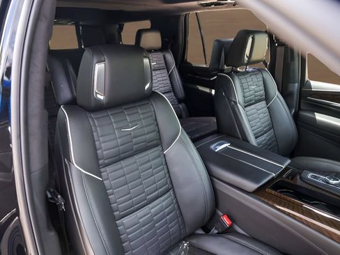 Certified 2024 Cadillac Escalade Sport Platinum w/ LPO, ONYX Package AWD/4WD image 32