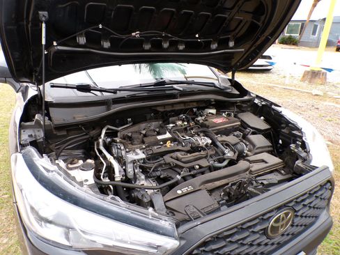 Used 2022 Toyota Corolla Cross L image 9