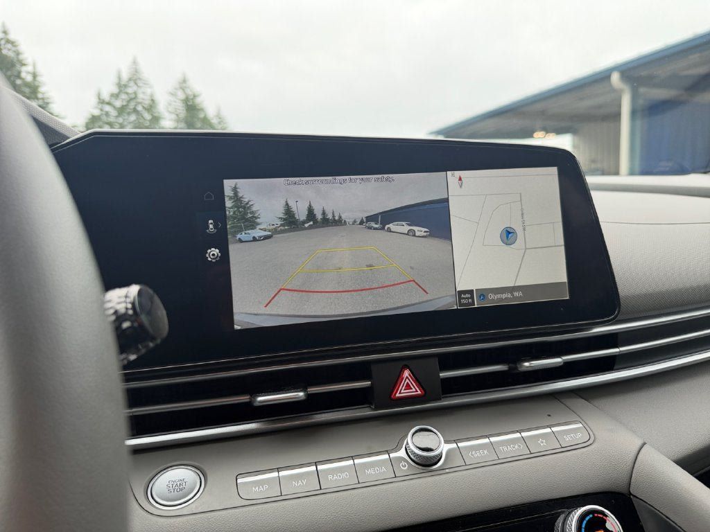 Used 2024 Hyundai Elantra SEL FWD image 18