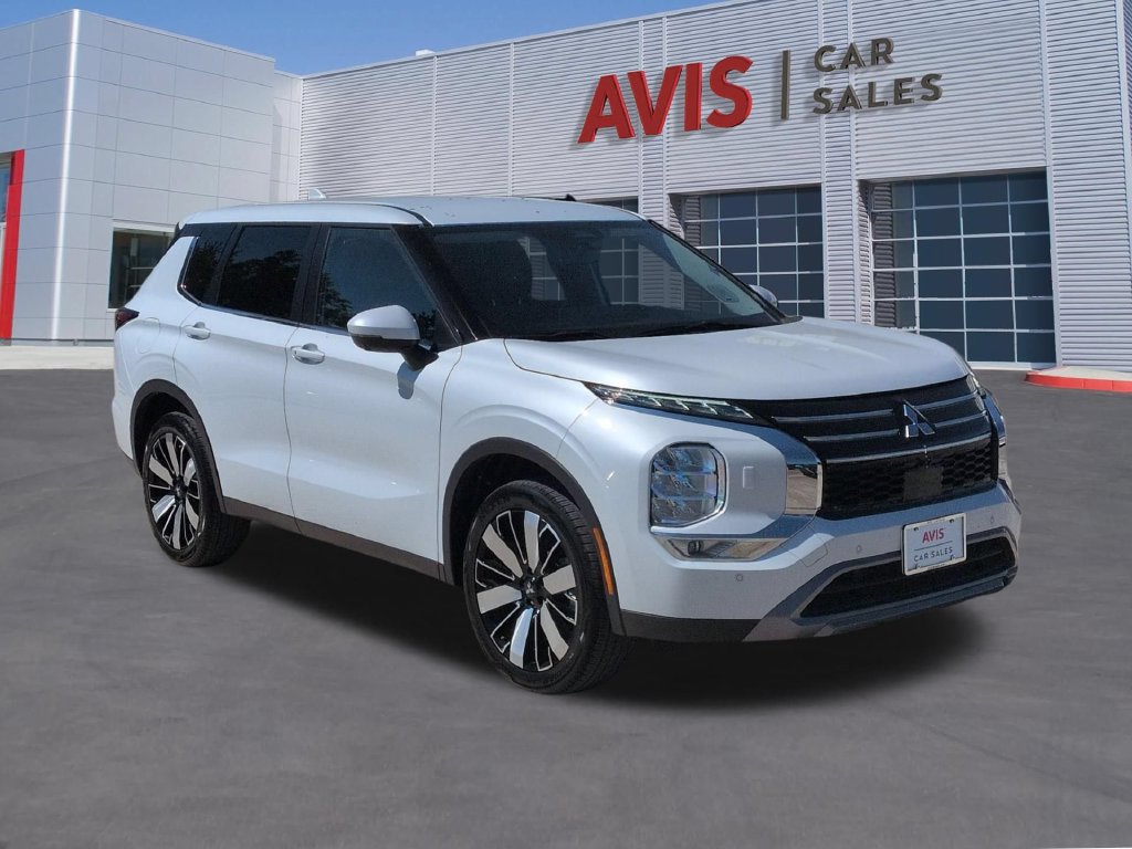 Used 2025 Mitsubishi Outlander SE AWD/4WD image 3